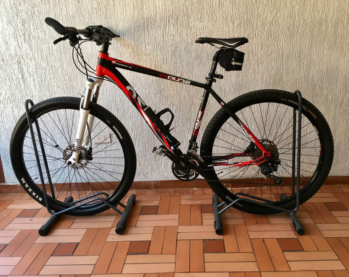 Soporte andideslizante para bicicleta en apartamentos o casas